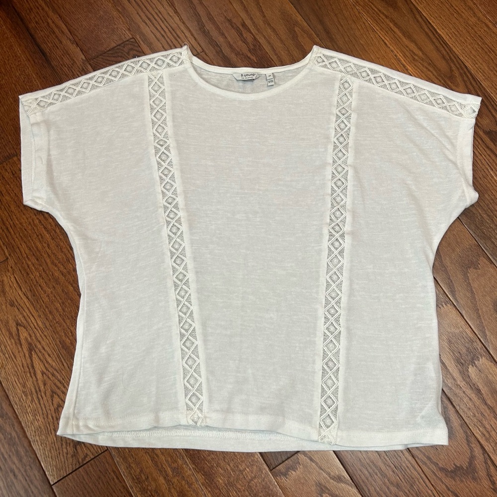 B. Young BYUSIA White Short Sleeve Top with Lace Accents Size M